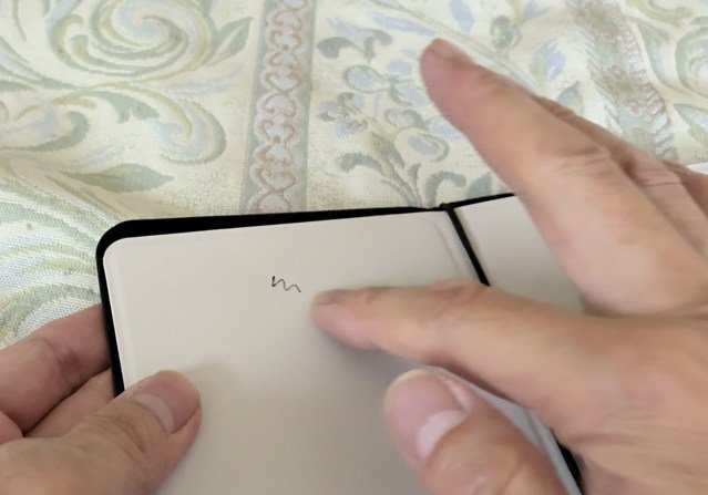 s ３２指で消す